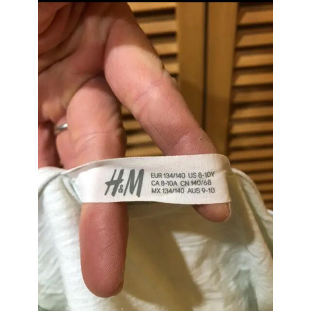 H&M(エイチアンドエム)のTシャツ カットソー トップス　キッズ　サイズ130 H&M キッズ/ベビー/マタニティのキッズ服男の子用(90cm~)(Tシャツ/カットソー)の商品写真