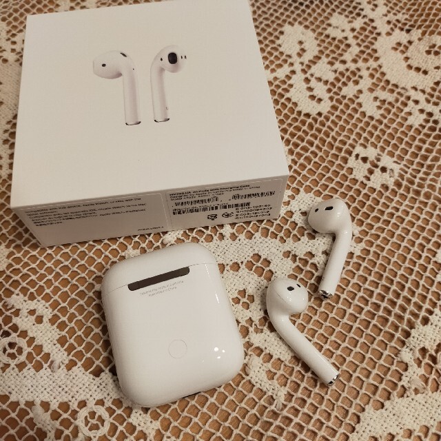 Apple(アップル)のApple Air Pods ♡ 2nd generation スマホ/家電/カメラのオーディオ機器(ヘッドフォン/イヤフォン)の商品写真