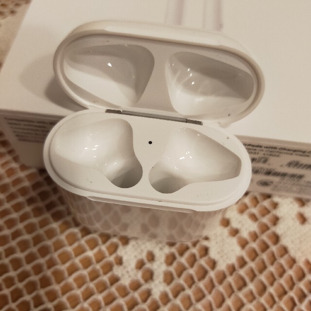 Apple(アップル)のApple Air Pods ♡ 2nd generation スマホ/家電/カメラのオーディオ機器(ヘッドフォン/イヤフォン)の商品写真