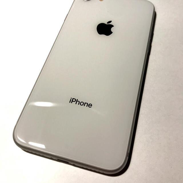 iPhone(アイフォーン)の新品未使用品 SIMフリー iphone8 64GB シルバー スマホ/家電/カメラのスマートフォン/携帯電話(スマートフォン本体)の商品写真