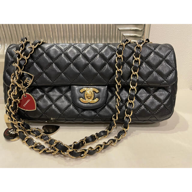 CHANEL(シャネル)の土日限定値下げ！CHANELマトラッセショルダー　ハートチャーム レディースのバッグ(ショルダーバッグ)の商品写真