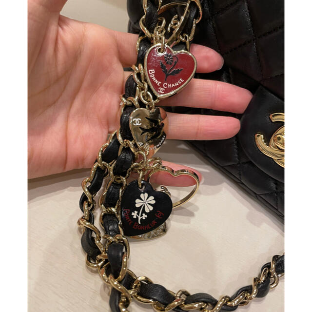 CHANEL(シャネル)の土日限定値下げ！CHANELマトラッセショルダー　ハートチャーム レディースのバッグ(ショルダーバッグ)の商品写真