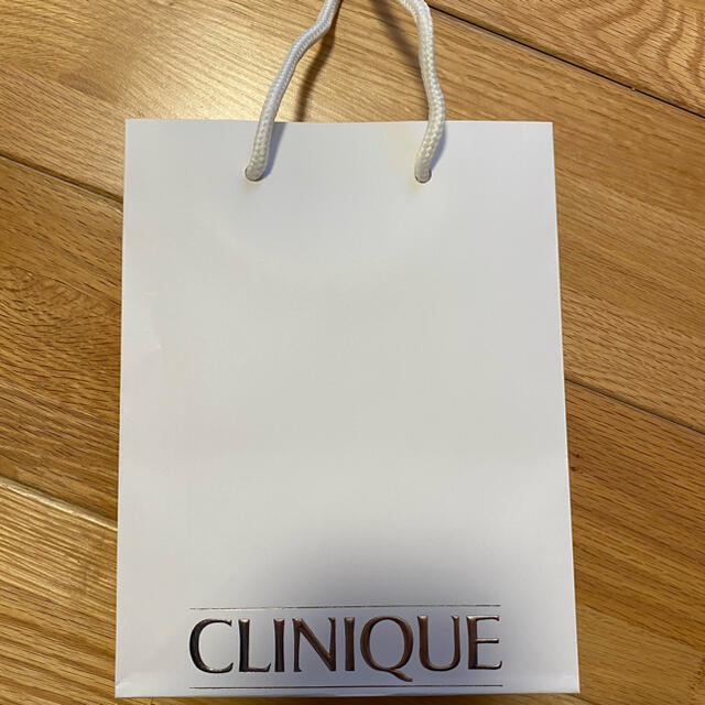 CLINIQUE(クリニーク)の【美品】クリニーク　紙袋 レディースのバッグ(ショップ袋)の商品写真