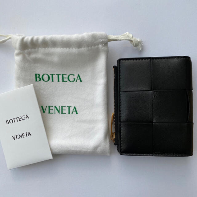 ＜BOTTEGA VENETA＞入手困難！新品レザージップミニウォレット