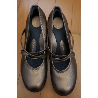 リゲッタ(Re:getA)の《たこ様専用》大変美品　１微弱な難点　定番クロスパンプス　ゴールド(ハイヒール/パンプス)