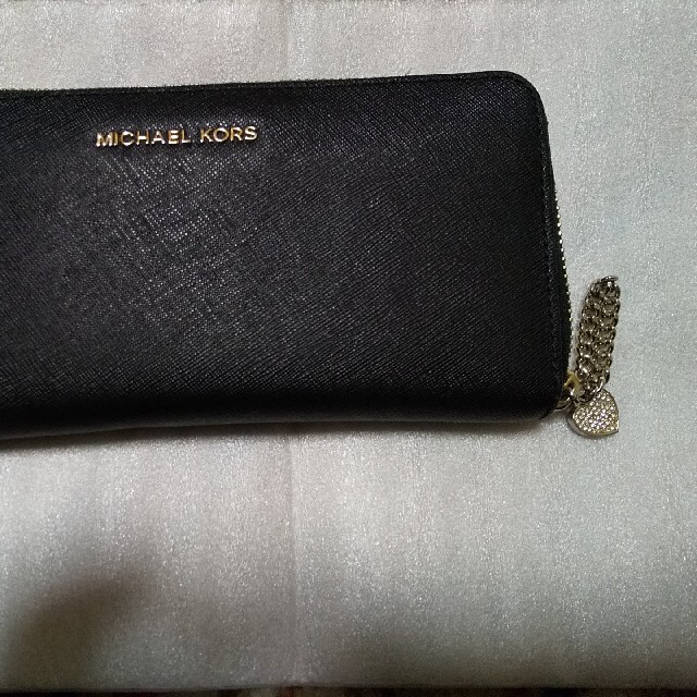 Michael Kors(マイケルコース)の最終お値下げ❗️MICHAEL KORS ラウンド財布 レディースのファッション小物(財布)の商品写真