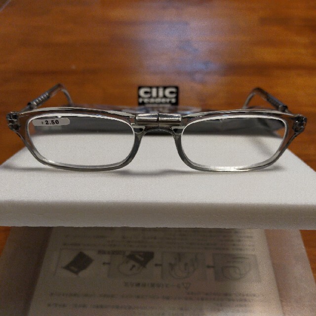 Clic Readers(クリックリーダー)のクリックリーダー　クリアグレー　+2.5　リーディンググラス　老眼鏡　20 メンズのファッション小物(サングラス/メガネ)の商品写真