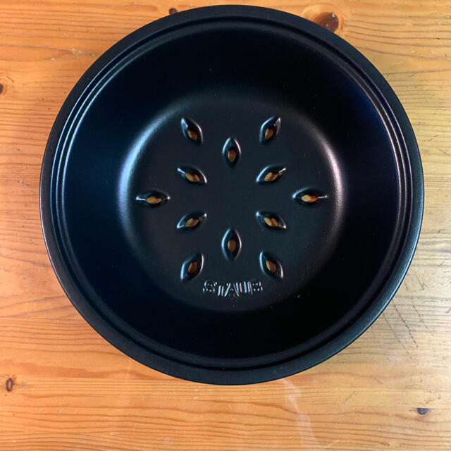 STAUB(ストウブ)のストウブ セラミックスチーマーバスケット  インテリア/住まい/日用品のキッチン/食器(調理道具/製菓道具)の商品写真