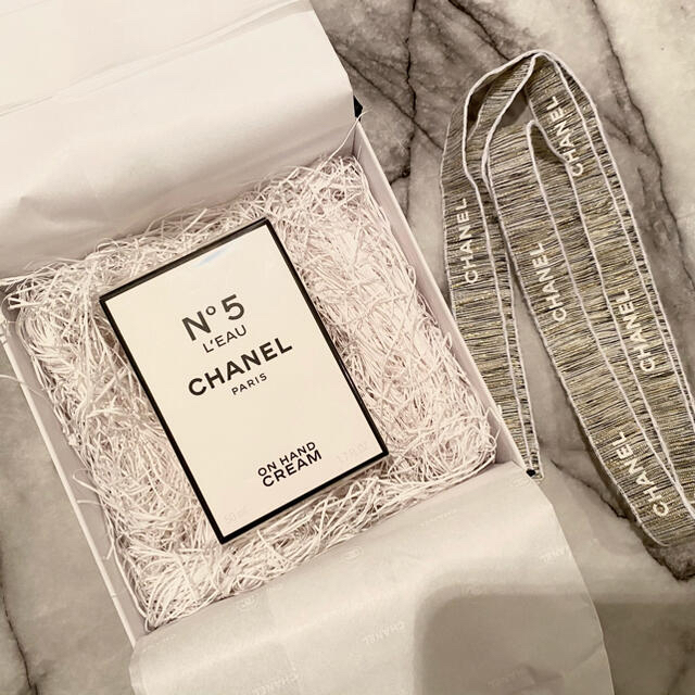 CHANEL(シャネル)のシャネル ハンドクリーム N°5 ロー 50ml コスメ/美容のボディケア(ハンドクリーム)の商品写真