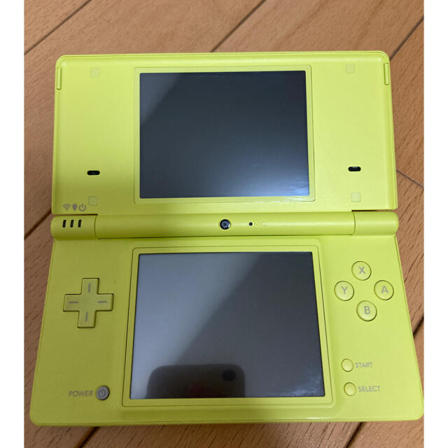 任天堂(ニンテンドウ)のNintendo DSi 本体 ライムグリーン  エンタメ/ホビーのゲームソフト/ゲーム機本体(携帯用ゲーム機本体)の商品写真