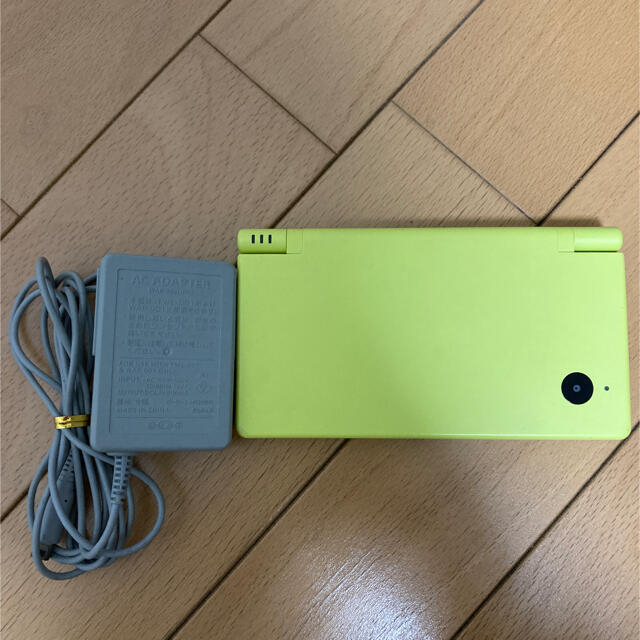 任天堂(ニンテンドウ)のNintendo DSi 本体 ライムグリーン  エンタメ/ホビーのゲームソフト/ゲーム機本体(携帯用ゲーム機本体)の商品写真