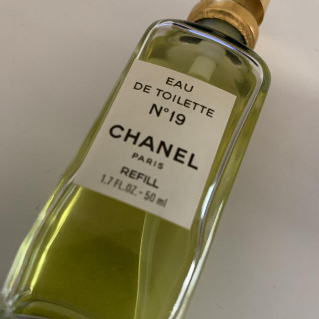 CHANEL(シャネル)のシャネル　オードトワレ　No.19 コスメ/美容のボディケア(制汗/デオドラント剤)の商品写真