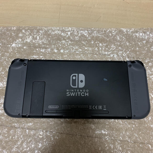 Nintendo Switch(ニンテンドースイッチ)の任天堂　Nintendo Switch  スイッチ　本体　2018年式　ブラック エンタメ/ホビーのゲームソフト/ゲーム機本体(家庭用ゲーム機本体)の商品写真