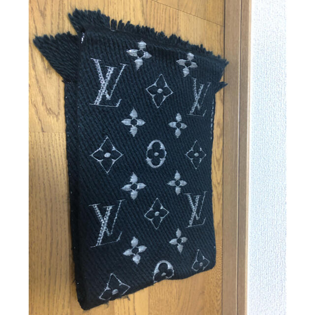 LOUIS VUITTON(ルイヴィトン)のルイヴィトン　マフラー　ブラック メンズのファッション小物(マフラー)の商品写真