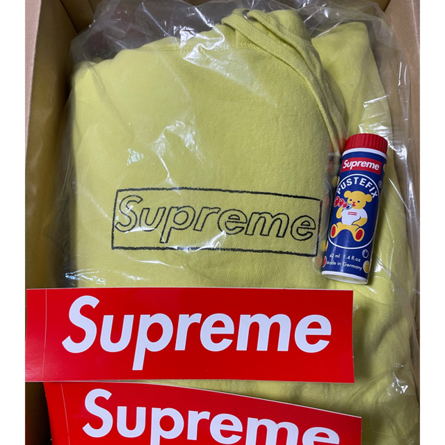 Supreme(シュプリーム)のM サイズ supreme KAWS Chalk Logo Hooded メンズのトップス(パーカー)の商品写真
