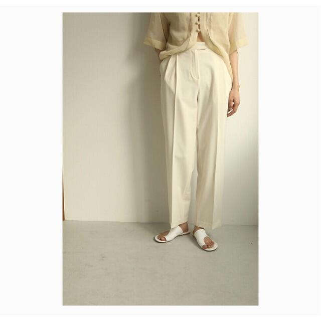 TODAYFUL(トゥデイフル)のTuck Tapered Trousers レディースのパンツ(クロップドパンツ)の商品写真