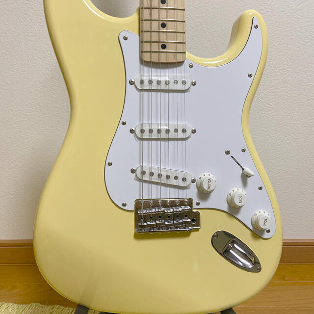 Fender(フェンダー)のFender ギター イエロー CLASSIC 70'S STRAT  楽器のギター(エレキギター)の商品写真