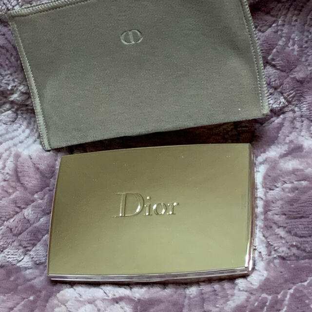 Dior カプチュール　トータル　トリプル　パウダーファンデーション  010 3
