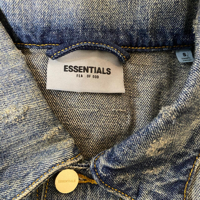 FEAR OF GOD(フィアオブゴッド)のFOG Essentials Denim Trucker Jacket Sサイズ メンズのジャケット/アウター(Gジャン/デニムジャケット)の商品写真