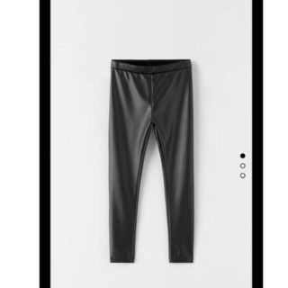 ザラ(ZARA)の新品未使用タグ付きZARA フェイクレザーレギンス(レギンス/スパッツ)