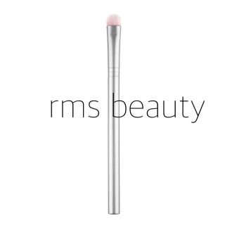 コスメキッチン(Cosme Kitchen)の【新品未使用】rms beauty アイシャドウブラシ(ブラシ・チップ)