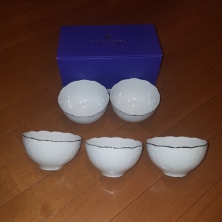 ユミカツラ(YUMI KATSURA)の箱付き 新品未使用 桂由美 食器 小どんぶり 茶碗 花柄 白い食器 (食器)
