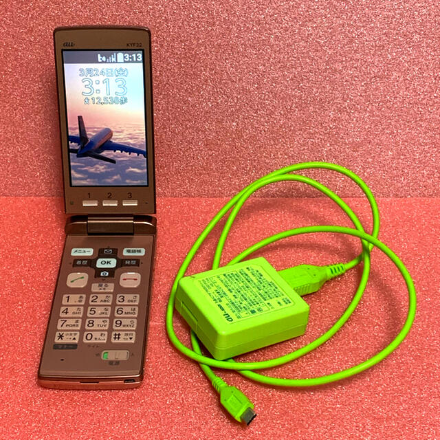 《美品》《送料無料》☆ au かんたんケータイ KYF32☆ スマホ/家電/カメラのスマートフォン/携帯電話(携帯電話本体)の商品写真