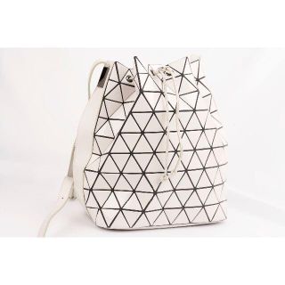 イッセイミヤケ(ISSEY MIYAKE)のイッセイミヤケ　バオバオ　ショルダーバッグ限定（071）(ショルダーバッグ)