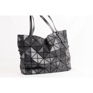 イッセイミヤケ(ISSEY MIYAKE)のイッセイミヤケ　バオバオ　バッグ限定（073）(ショルダーバッグ)