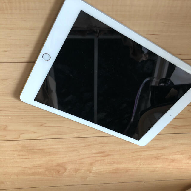 Apple(アップル)のApple APPLE iPad IPAD 32GB 2017 GR スマホ/家電/カメラのPC/タブレット(タブレット)の商品写真