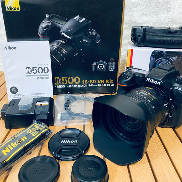 Nikon(ニコン)の【極上品】Nikon D500 16-80 VR Kit  スマホ/家電/カメラのカメラ(デジタル一眼)の商品写真