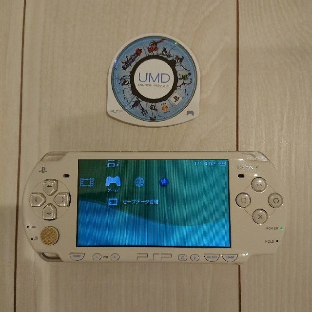 美品☆psp本体☆バッテリー、充電器、ゲーム付き。動作OK♪アルコール除菌済