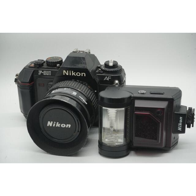 Nikon F-501 35-70mm,f3.3-4.5レンズ ストロボ付きフィルムカメラ