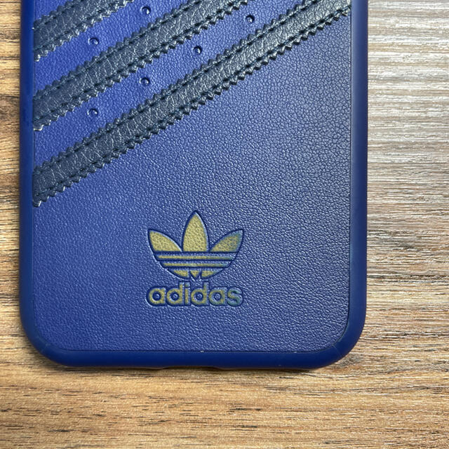 adidas(アディダス)の【adidas 】iPhoneケース レザー素材　iPhoneXR スマホ/家電/カメラのスマホアクセサリー(iPhoneケース)の商品写真