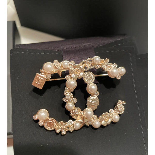 CHANEL - CHANELアイコンブローチ❤️新品未使用国内ラストの通販 by CHANEL - CHANELアイコンブローチ❤️新品未使用国内ラストの通販 by
