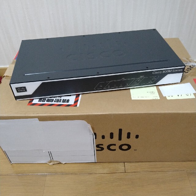 Cisco 841M ルーター スマホ/家電/カメラのPC/タブレット(PC周辺機器)の商品写真