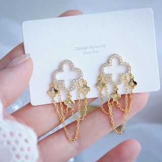 ザラ(ZARA)のお花　ゴールド　チェーン　ピアス　韓国(ピアス)