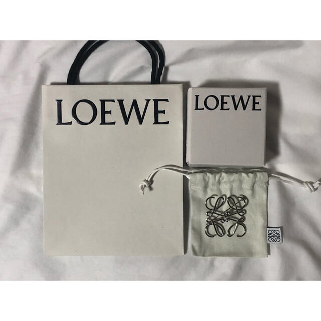 LOEWE(ロエベ)のLOEWE アナグラム ブローチ（メタル） レディースのアクセサリー(ブローチ/コサージュ)の商品写真