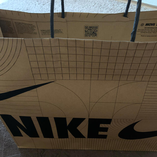 NIKE(ナイキ)のNIKEエアフォース1 07【NIKE福岡店舗品.ショッパー付】 メンズの靴/シューズ(スニーカー)の商品写真