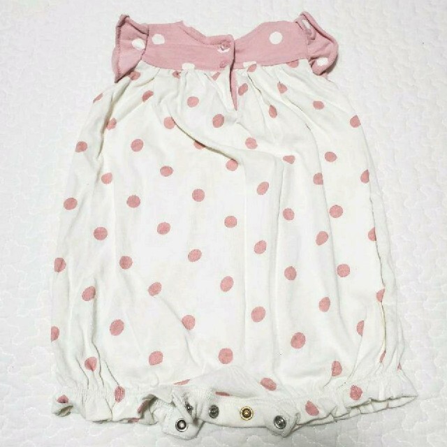 babyGAP(ベビーギャップ)のbaby GAP♡ハートポッケロンパース キッズ/ベビー/マタニティのベビー服(~85cm)(ロンパース)の商品写真