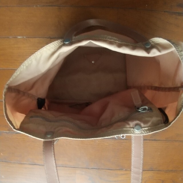 PRADA(プラダ)のプラダナイロントートバッグアップリケ レディースのバッグ(トートバッグ)の商品写真