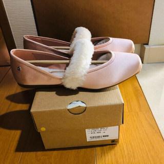 UGG バレエシューズ　LENA FLUFFY FLAT