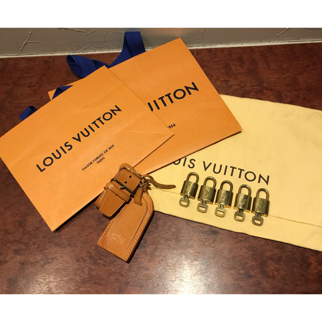 最安値で  VUITTON LOUIS - 5個セットポワニエ　used 南京錠カギあり パドロック ルイヴィトン ハンドバッグ