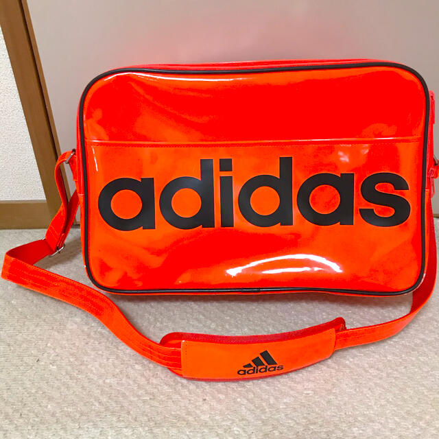 adidas(アディダス)のadidas エナメルバッグ　スポーツバック　Lサイズ メンズのバッグ(ショルダーバッグ)の商品写真