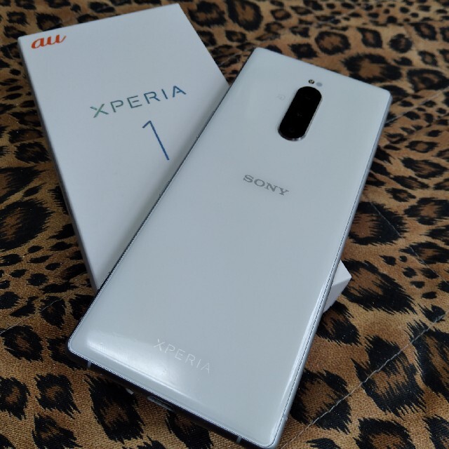 Xperia(エクスペリア)のXperia1 au sov40 white 美品 スマホ/家電/カメラのスマートフォン/携帯電話(スマートフォン本体)の商品写真