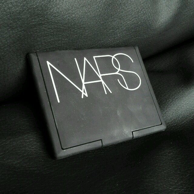 NARS(ナーズ)の捨て色なし！人気色ばかりを集めたアイシャドウパレット コスメ/美容のベースメイク/化粧品(アイシャドウ)の商品写真