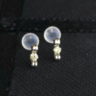 【K14WG】◆小さなダイヤモンドのデザインプチピアス(ピアス)