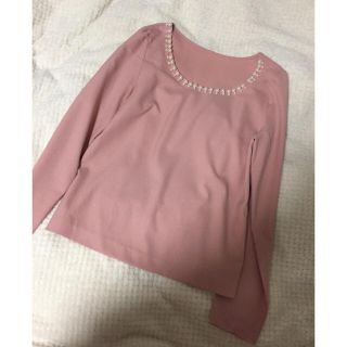 プロポーションボディドレッシング(PROPORTION BODY DRESSING)のピンクのパールがかわいいトップス(カットソー(長袖/七分))