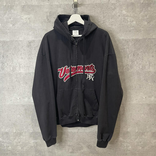 バイデン大統領】 VETEMENTSロゴ ジップパーカー フーディ VETEMENTS