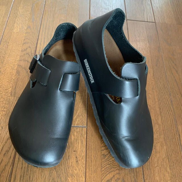 BIRKENSTOCK(ビルケンシュトック)のBIRKENSTOCK ビルケン　レディース　38  黒レザー レディースの靴/シューズ(ローファー/革靴)の商品写真